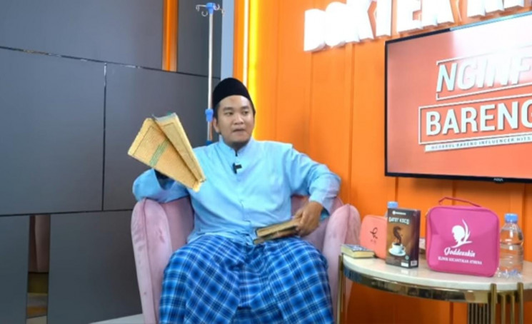 Ustadz Faizar di channel YouTube Dr richard Lee