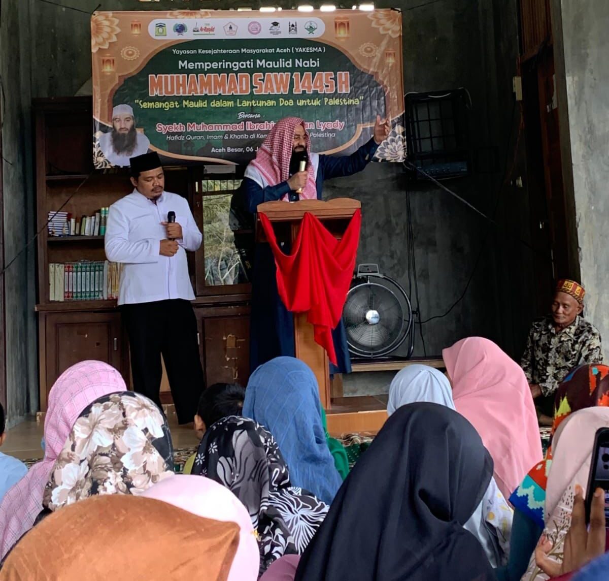 Syekh Muhammad Ibrahim Hasan Lyady adalah seorang Hafidz Qur'an, Imam dan Khatib di Kementrian Wakaf Palestina menghadiri Maulid Nabi Muhammad SAW yang diselenggarakan Yayasan Kesejahteraan Masyarakat Aceh (Yakesma) pada Ahad (7/1/2024). FOTO/Dok. Yakesma untuk Harian Aceh Indonesia. Ⓒ Hak cipta foto di atas dikembalikan sesungguhnya kepada pemilik foto